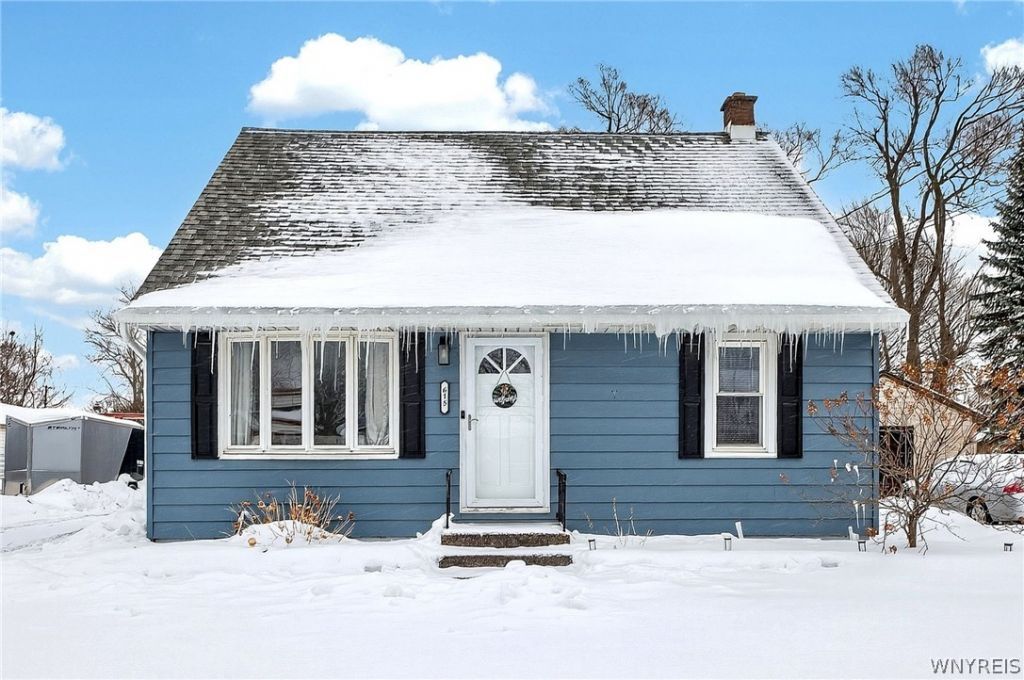 615 69th Street, Niagara Falls, NY 14304 Main Photo