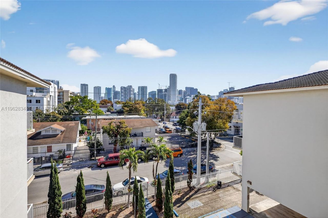 134 SW 7th Ave, Unit 404, Miami, FL 33130 Photo