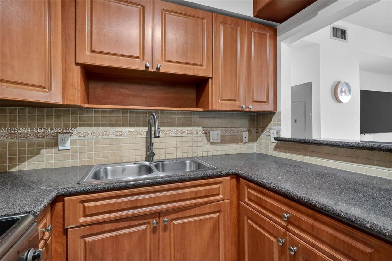 134 SW 7th Ave, Unit 404, Miami, FL 33130 Photo