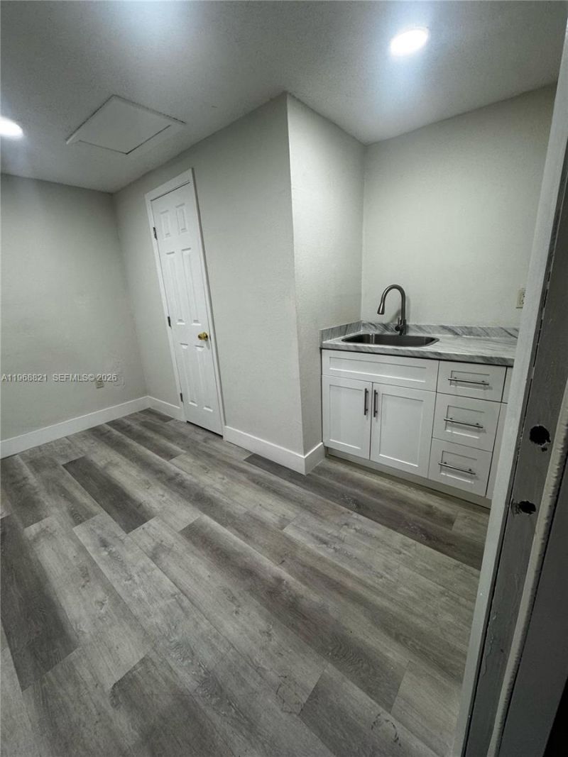 582 E 18th St, Unit C, Hialeah, FL 33013 Photo