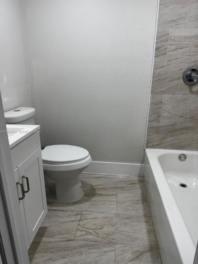 582 E 18th St, Unit C, Hialeah, FL 33013 Photo