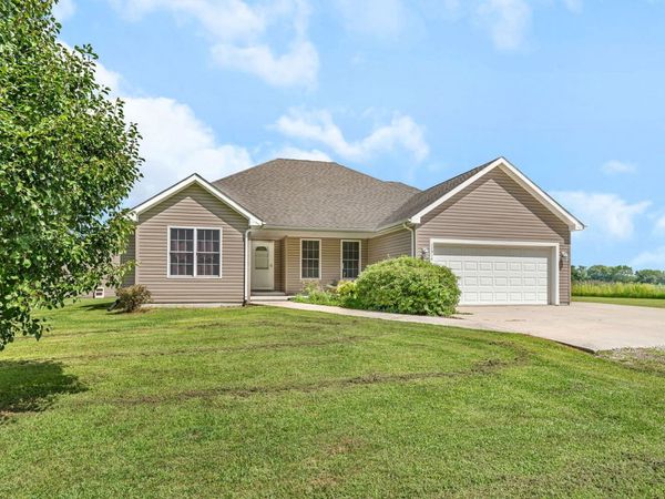 22954 McGuire Road, Wilmington, IL 60481