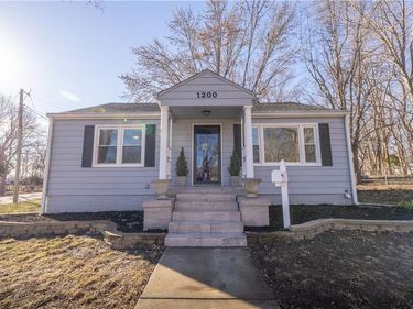 1200 NW B Street, Blue Springs, MO 64015