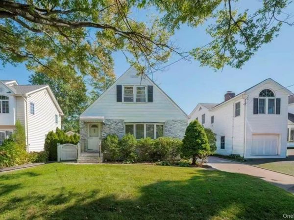 636 S 13th Street , New Hyde Park, NY 11040