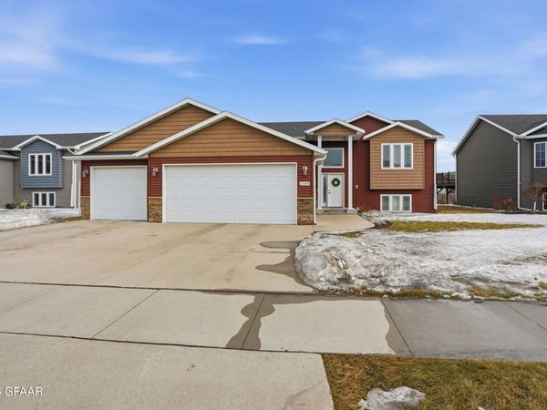1089 LINDSEY Lane, Grand Forks, ND 58201