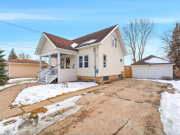 250 W CAROLINE STREET, Markesan, WI 53946