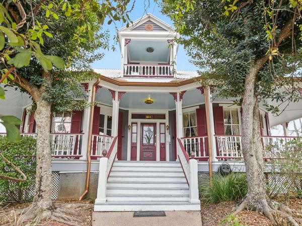 212 Old Market Street , St. Martinville, LA 70582