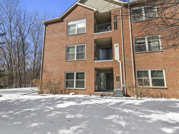 2496 County Road C2 W, Unit 109, Roseville, MN 55113