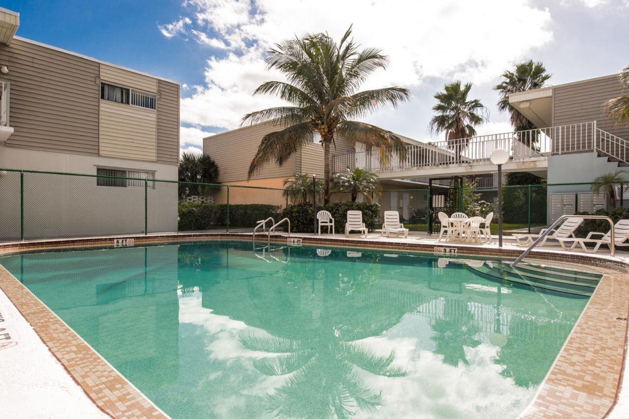 1501 Crescent Circle, Unit B13, Lake Park, FL 33403 Photo