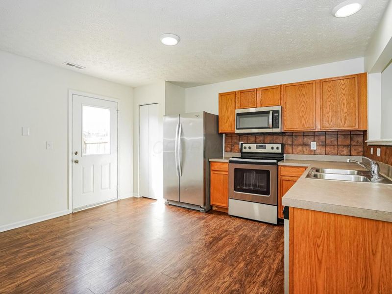 7463 Canal Highlands Boulevard , Canal Winchester, OH 43110 Photo 6