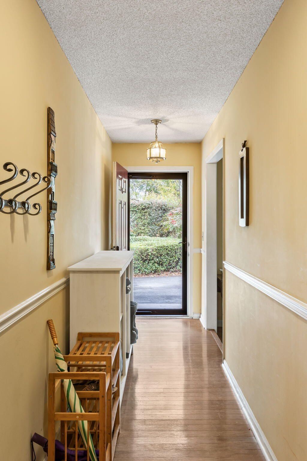 679 King Street Photo 10