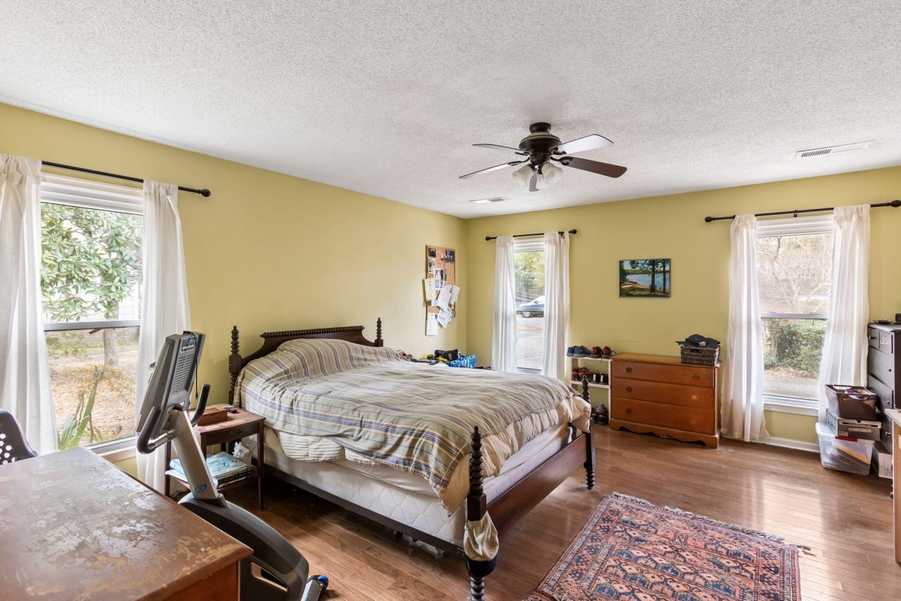 679 King Street Photo 11