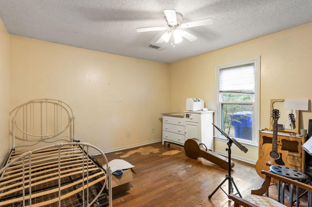 679 King Street Photo 16