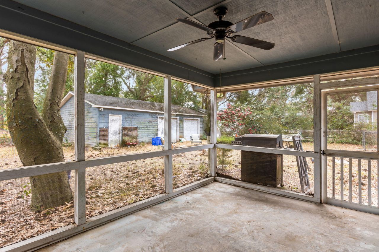 679 King Street Photo 17