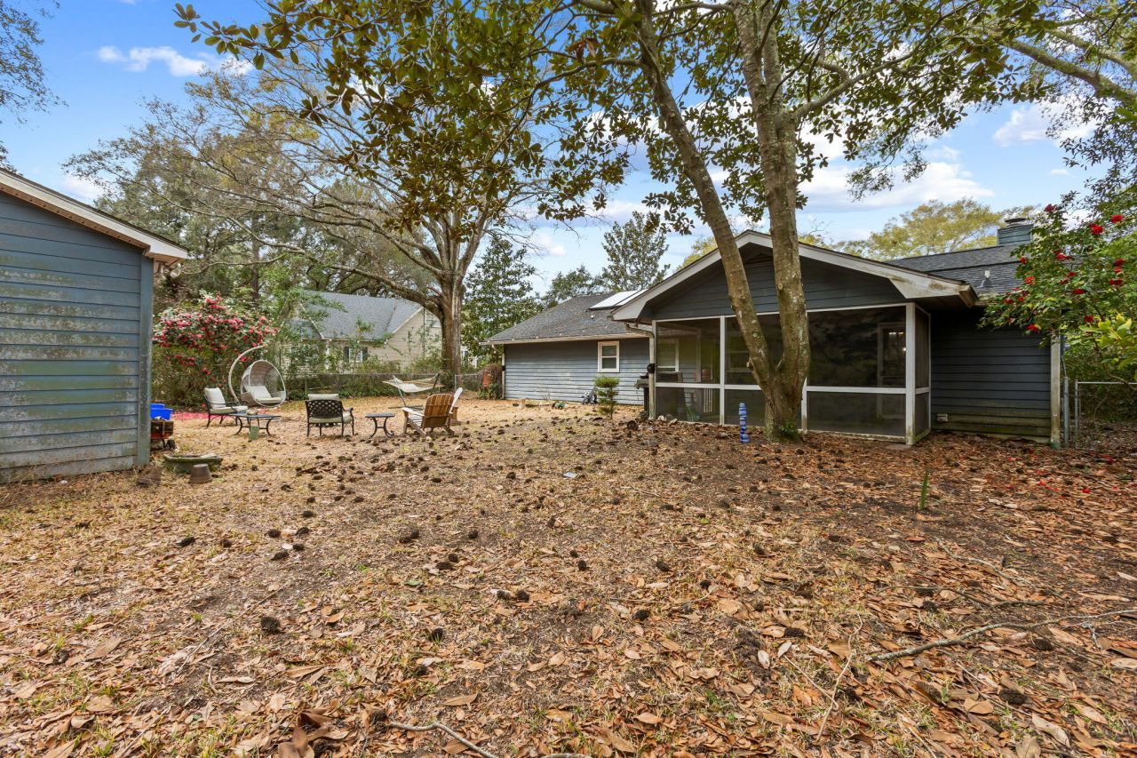 679 King Street Photo 19