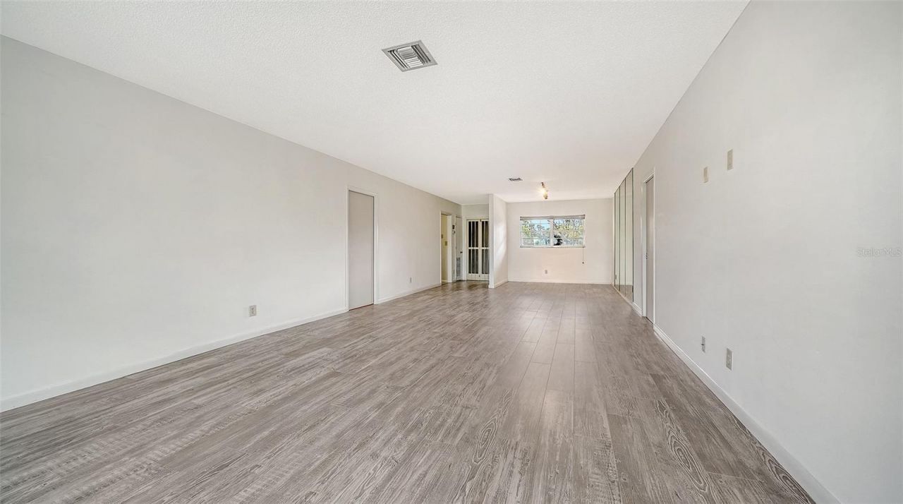 7880 Palm Aire Lane, Unit 203, Sarasota, FL 34243 Photo