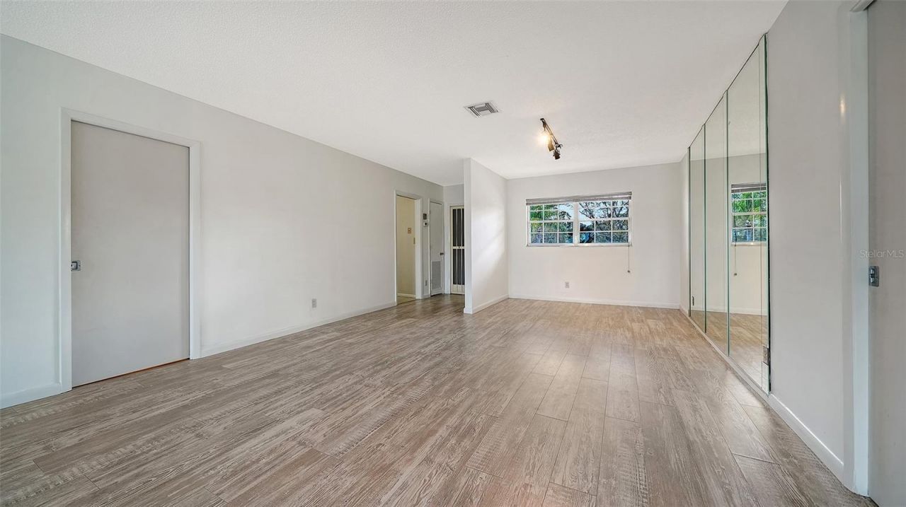 7880 Palm Aire Lane, Unit 203, Sarasota, FL 34243 Photo