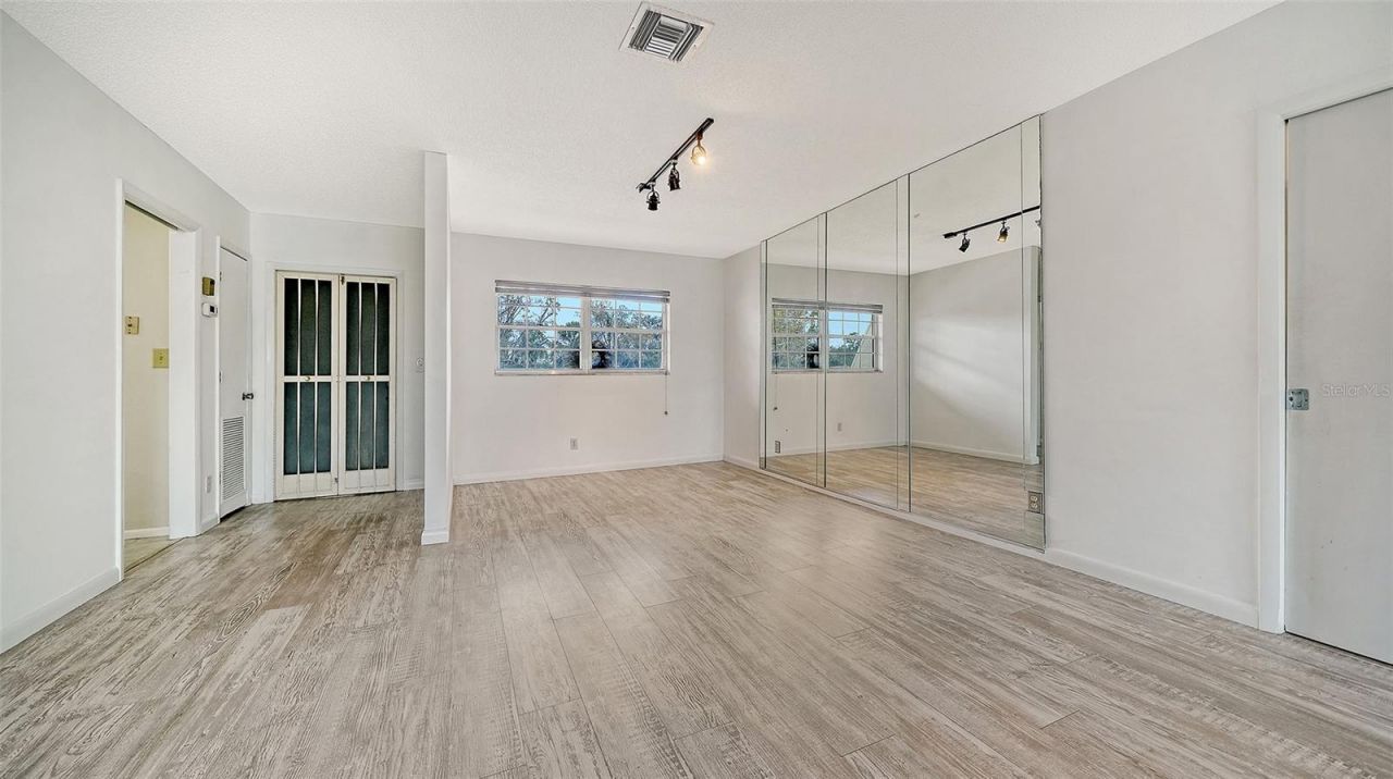 7880 Palm Aire Lane, Unit 203, Sarasota, FL 34243 Photo