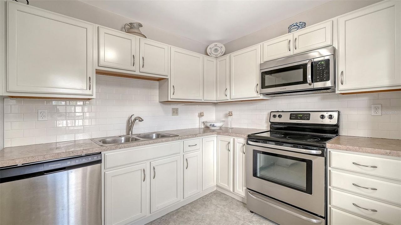 7880 Palm Aire Lane, Unit 203, Sarasota, FL 34243 Photo