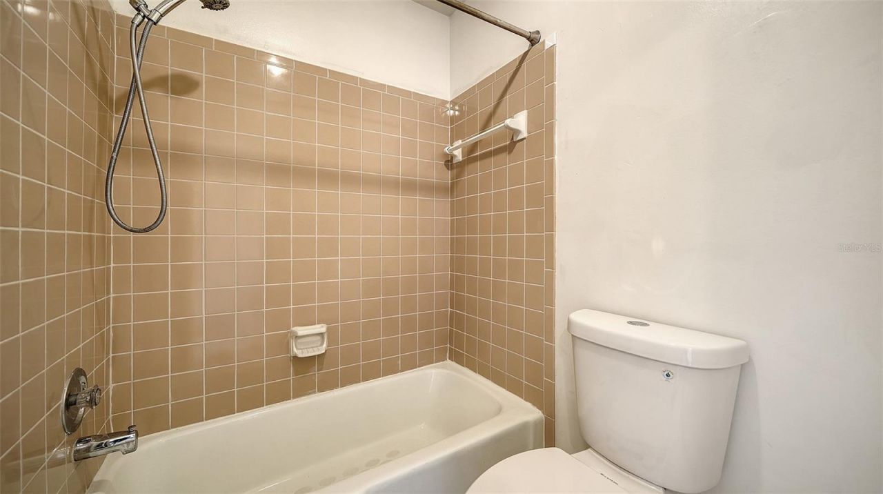 7880 Palm Aire Lane, Unit 203, Sarasota, FL 34243 Photo