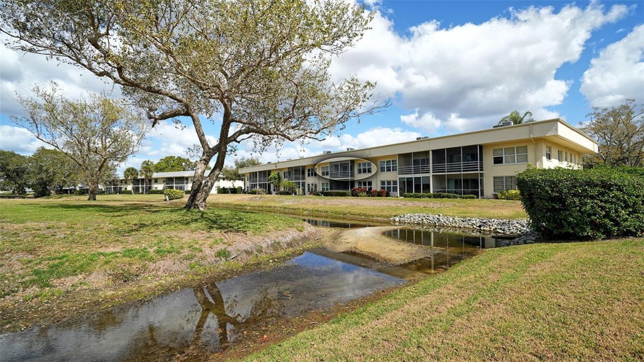 7880 Palm Aire Lane, Unit 203, Sarasota, FL 34243 Photo