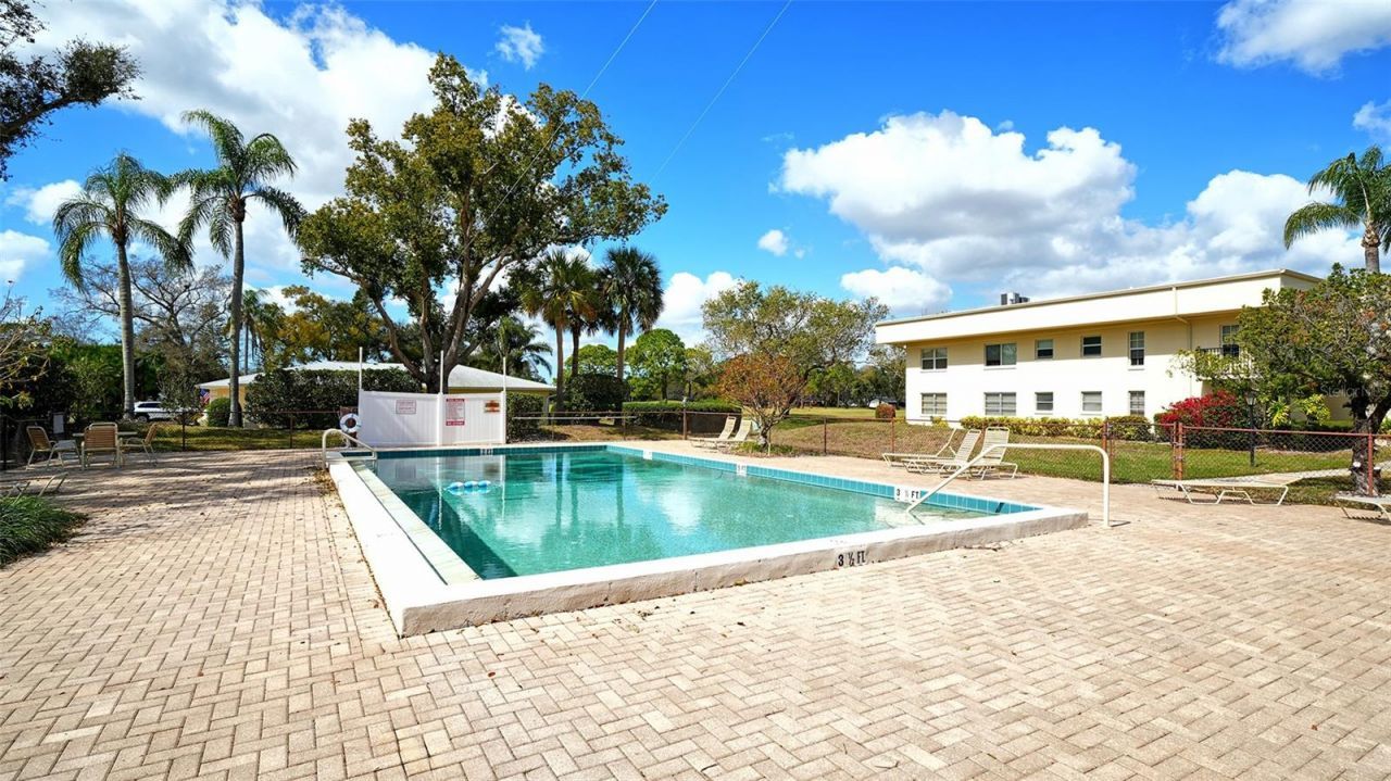 7880 Palm Aire Lane, Unit 203, Sarasota, FL 34243 Photo