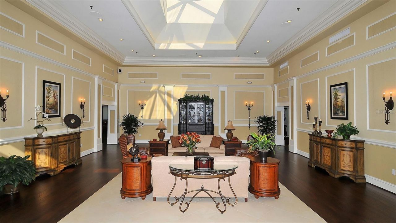 7880 Palm Aire Lane, Unit 203, Sarasota, FL 34243 Photo