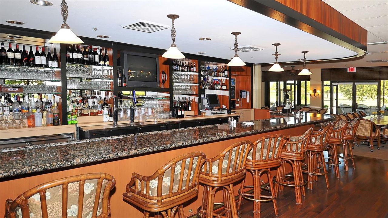 7880 Palm Aire Lane, Unit 203, Sarasota, FL 34243 Photo