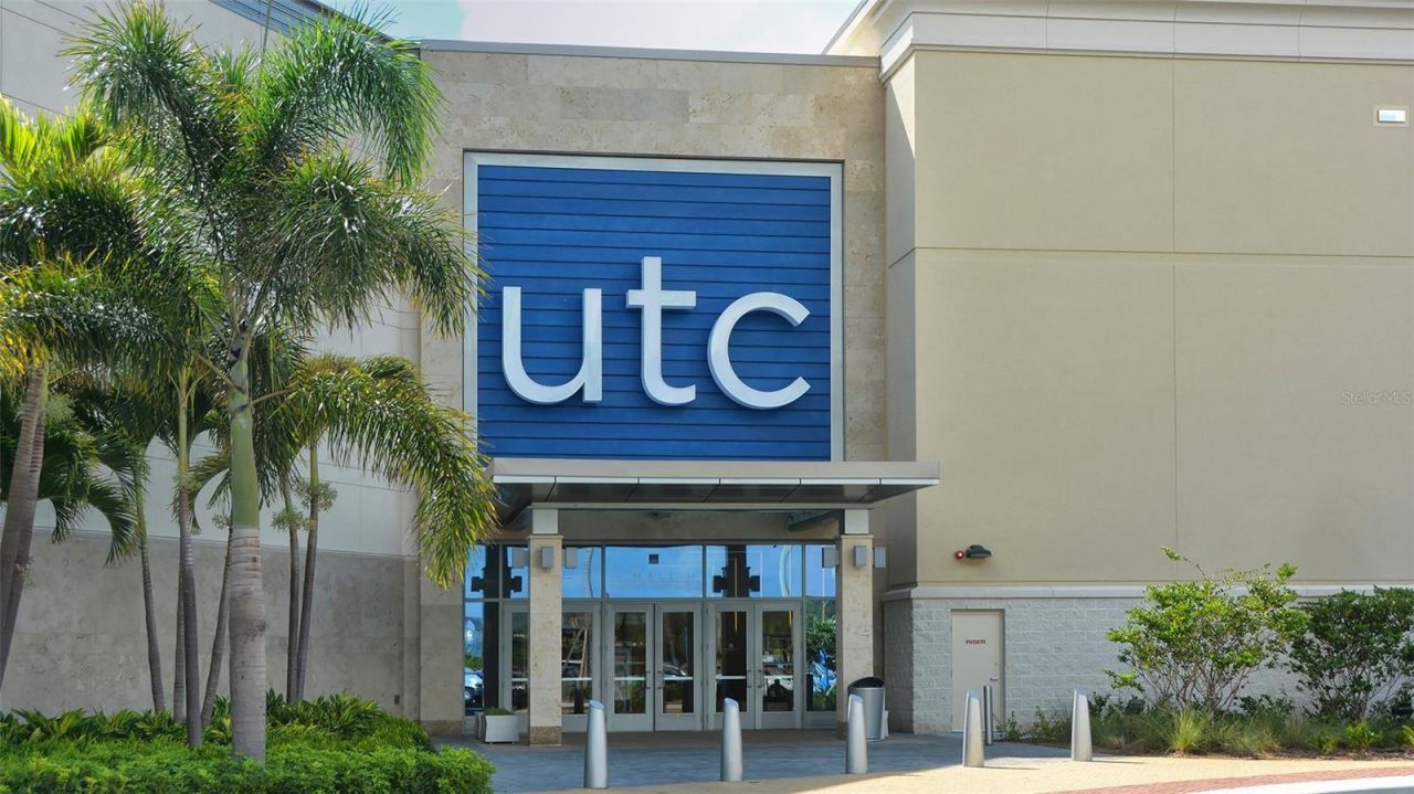 7880 Palm Aire Lane, Unit 203, Sarasota, FL 34243 Photo