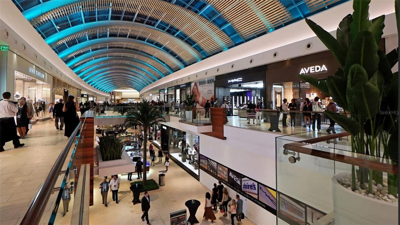 7880 Palm Aire Lane, Unit 203, Sarasota, FL 34243 Photo