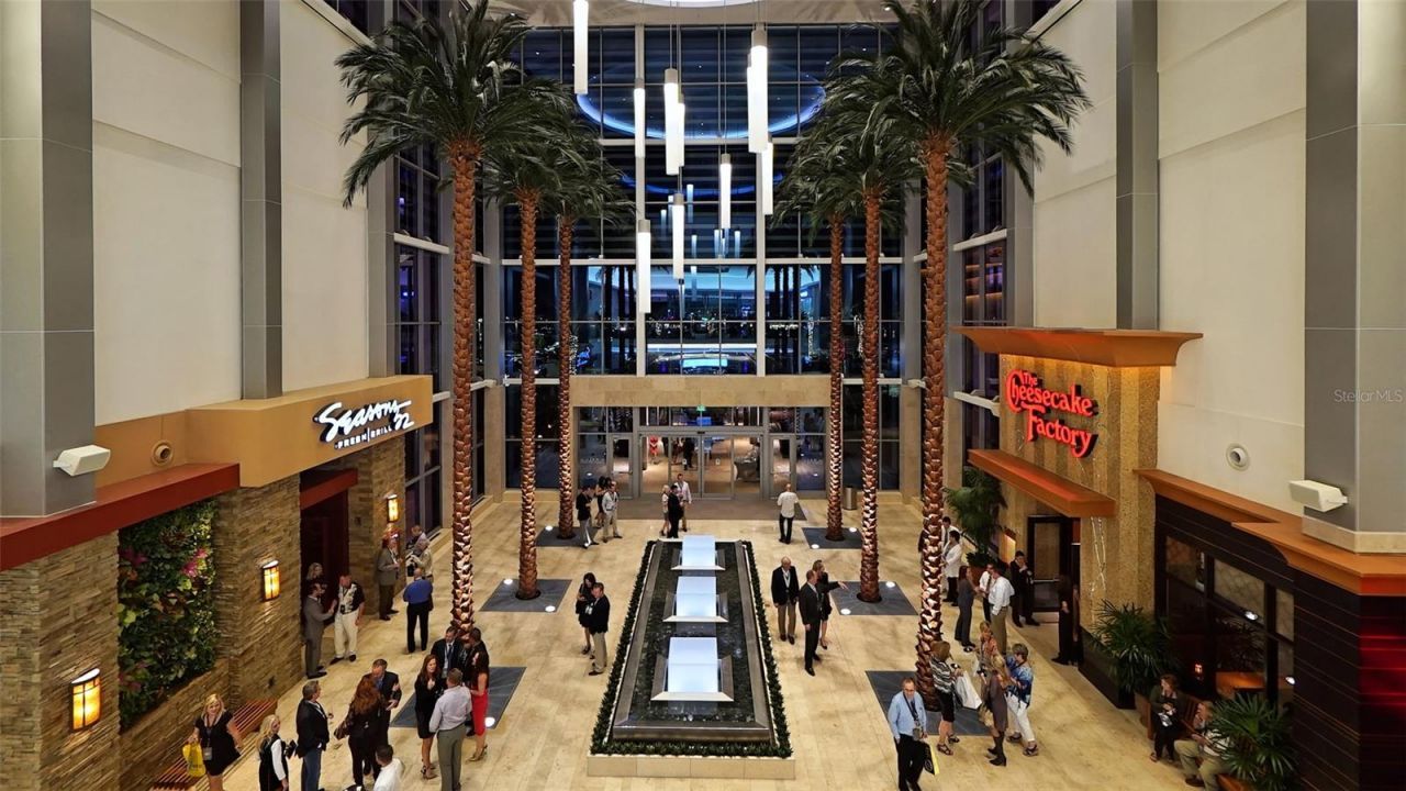 7880 Palm Aire Lane, Unit 203, Sarasota, FL 34243 Photo