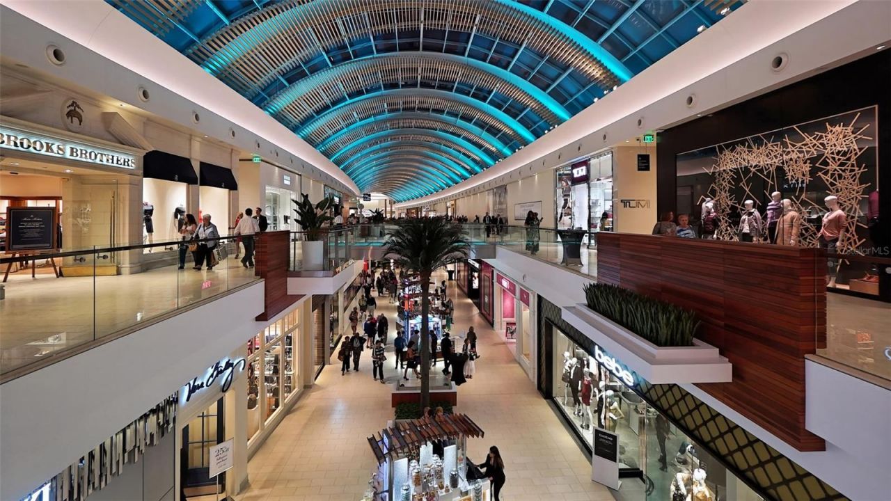 7880 Palm Aire Lane, Unit 203, Sarasota, FL 34243 Photo