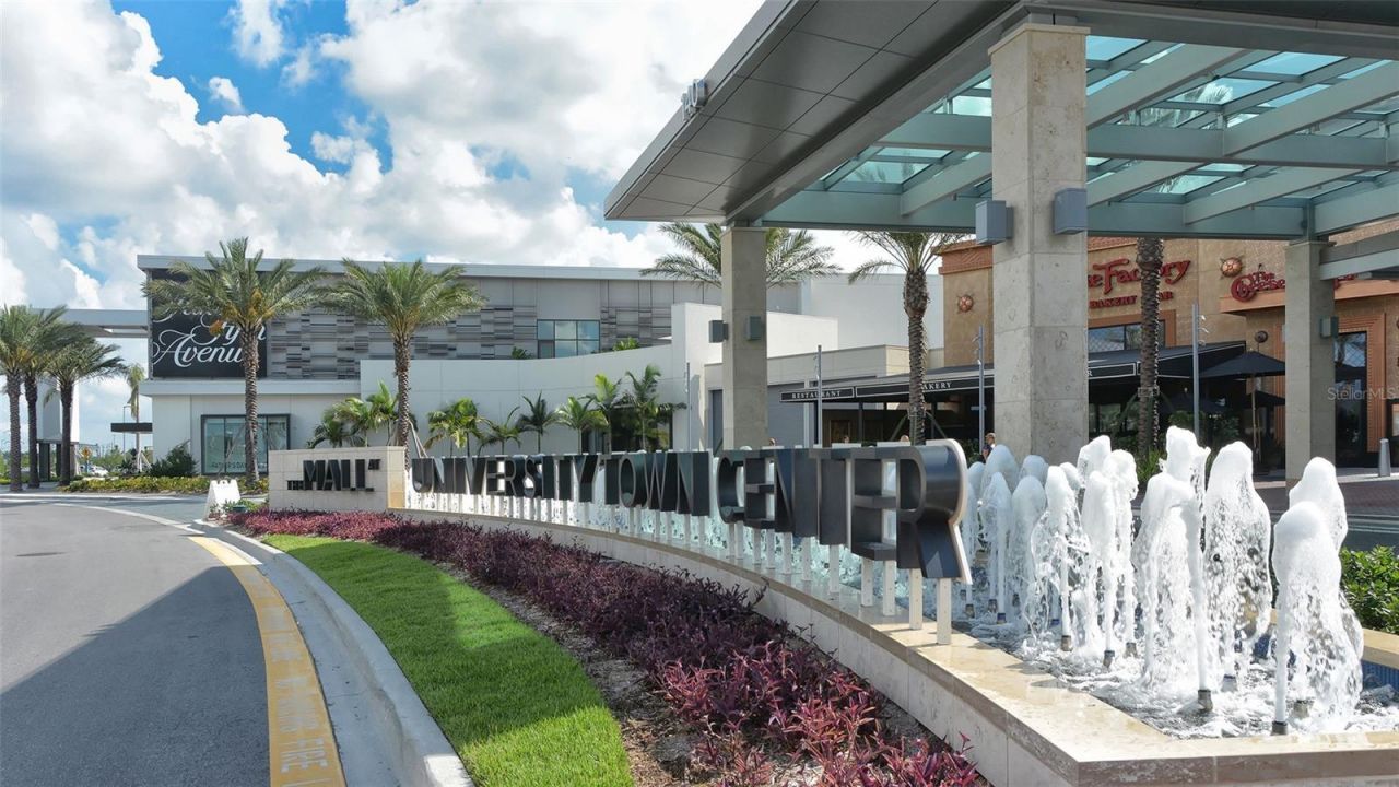 7880 Palm Aire Lane, Unit 203, Sarasota, FL 34243 Photo