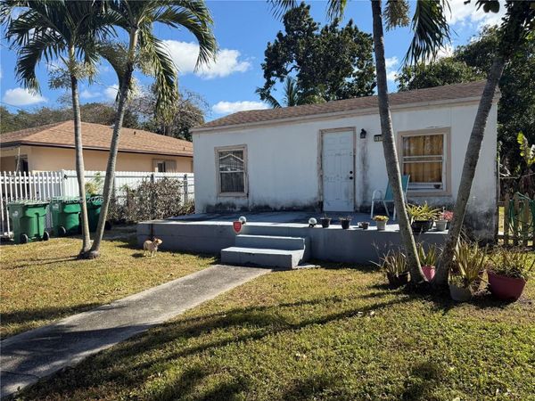 1972 NW 59th St, Miami, FL 33142