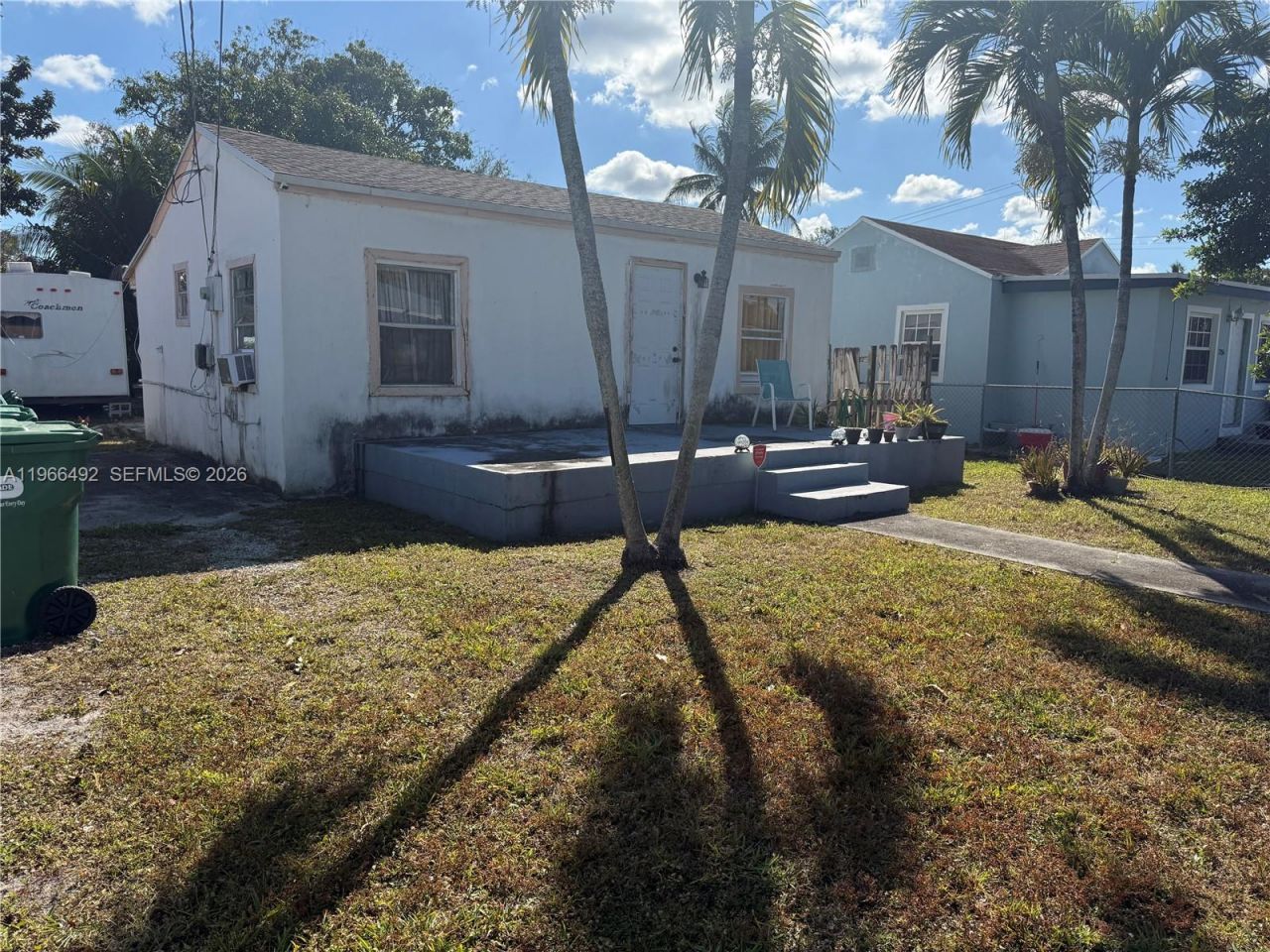 1972 NW 59th St, Miami, FL 33142 Photo