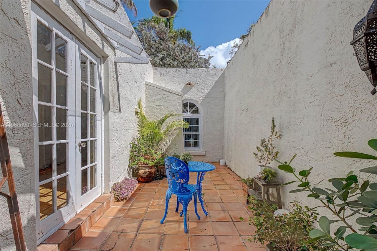 3233 Crystal Ct , Miami, FL 33133 Photo