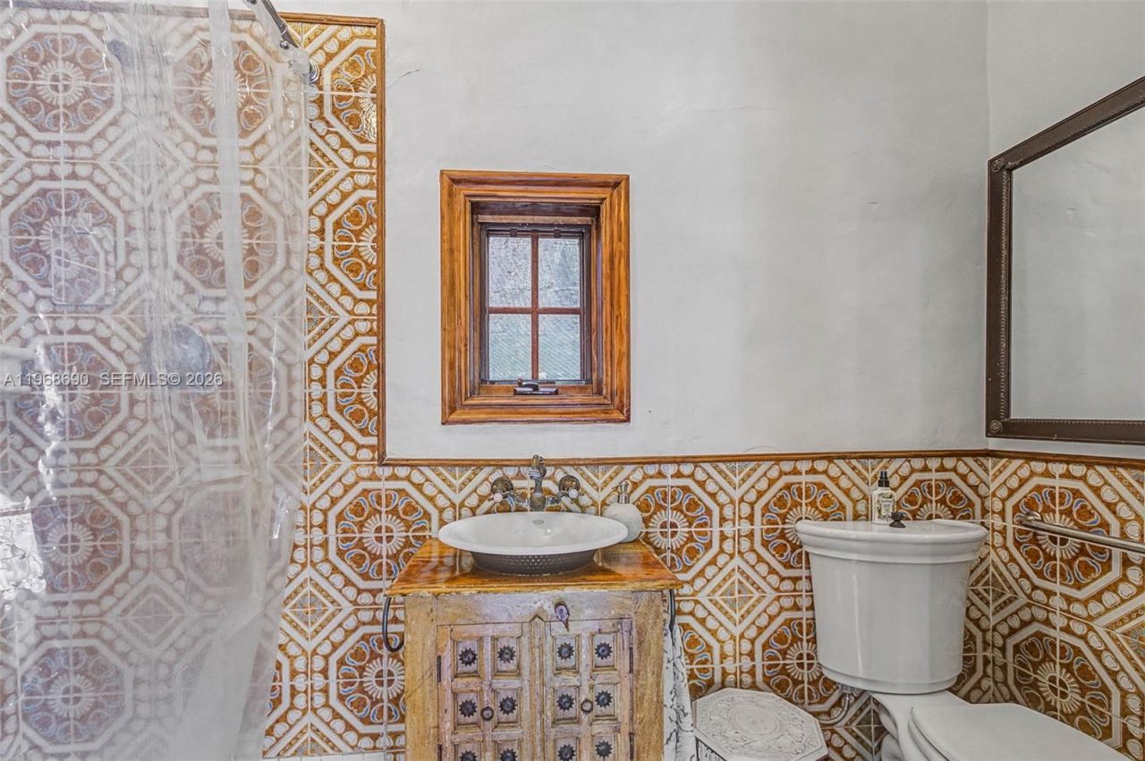 3233 Crystal Ct , Miami, FL 33133 Photo