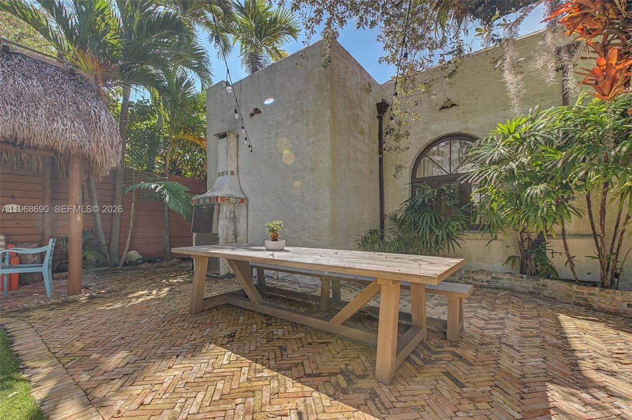 3233 Crystal Ct , Miami, FL 33133 Photo