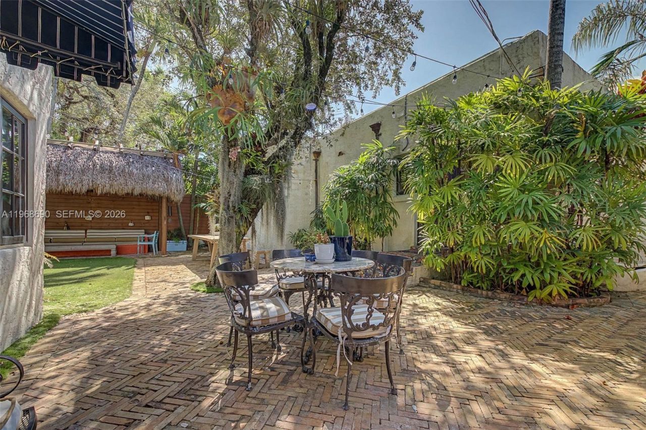 3233 Crystal Ct , Miami, FL 33133 Photo