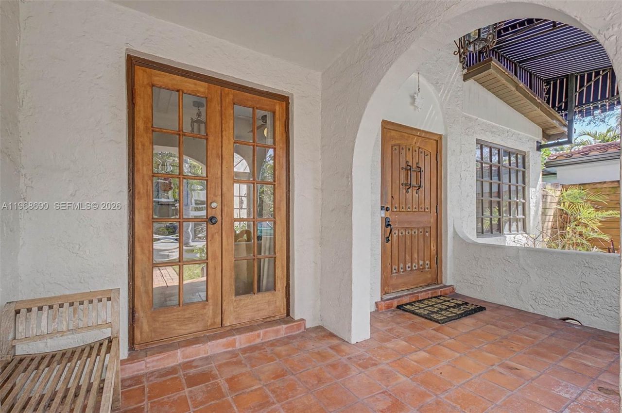 3233 Crystal Ct , Miami, FL 33133 Photo