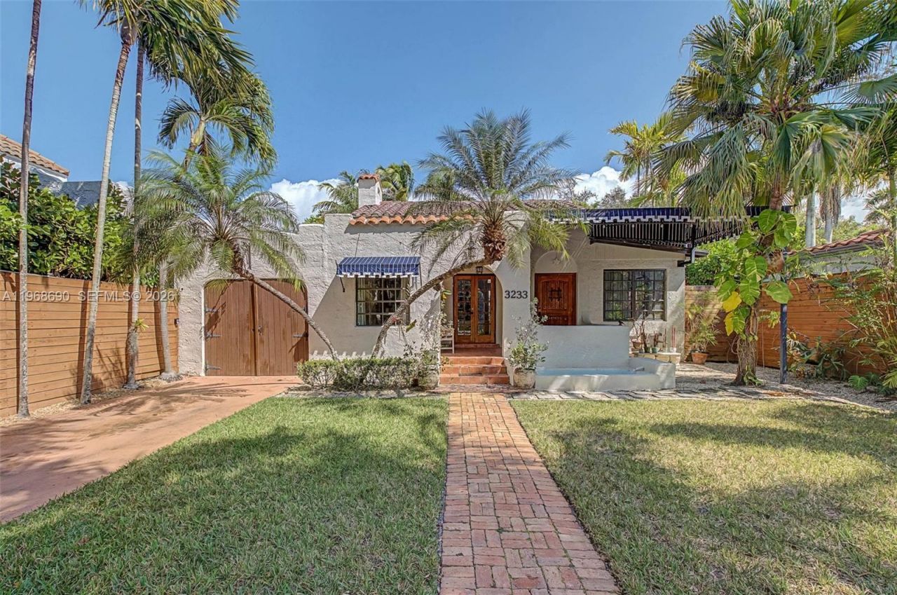 3233 Crystal Ct, Miami, FL 33133 Photo