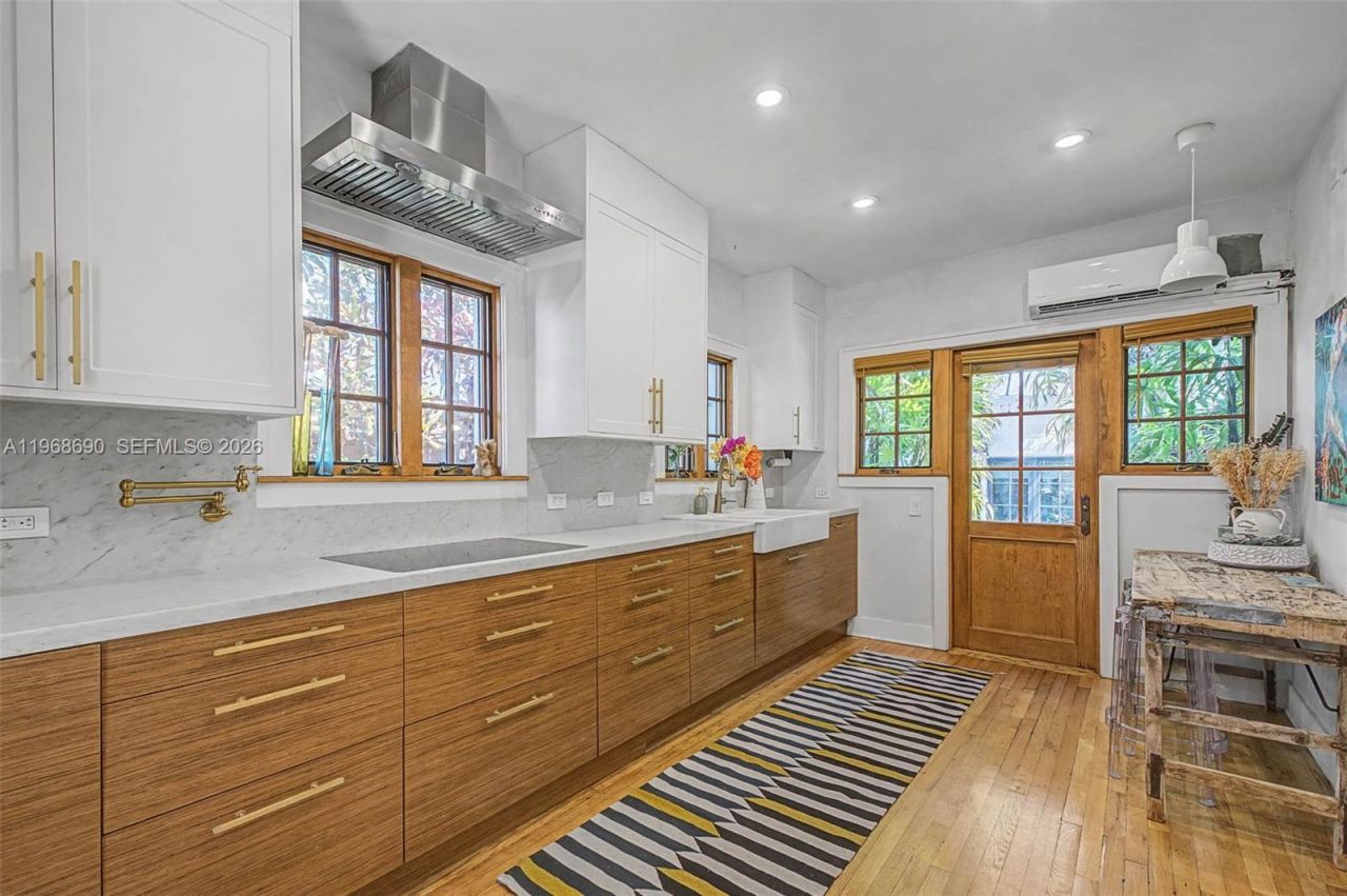 3233 Crystal Ct , Miami, FL 33133 Photo