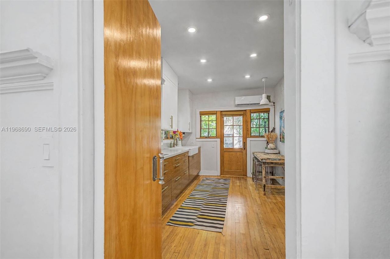 3233 Crystal Ct , Miami, FL 33133 Photo