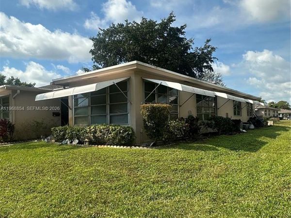 1252 W Club Dr W, Unit D, Delray Beach, FL 33445