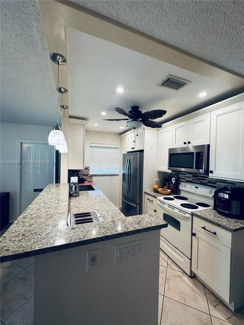 1252 W Club Dr W, Unit D, Delray Beach, FL 33445 Photo
