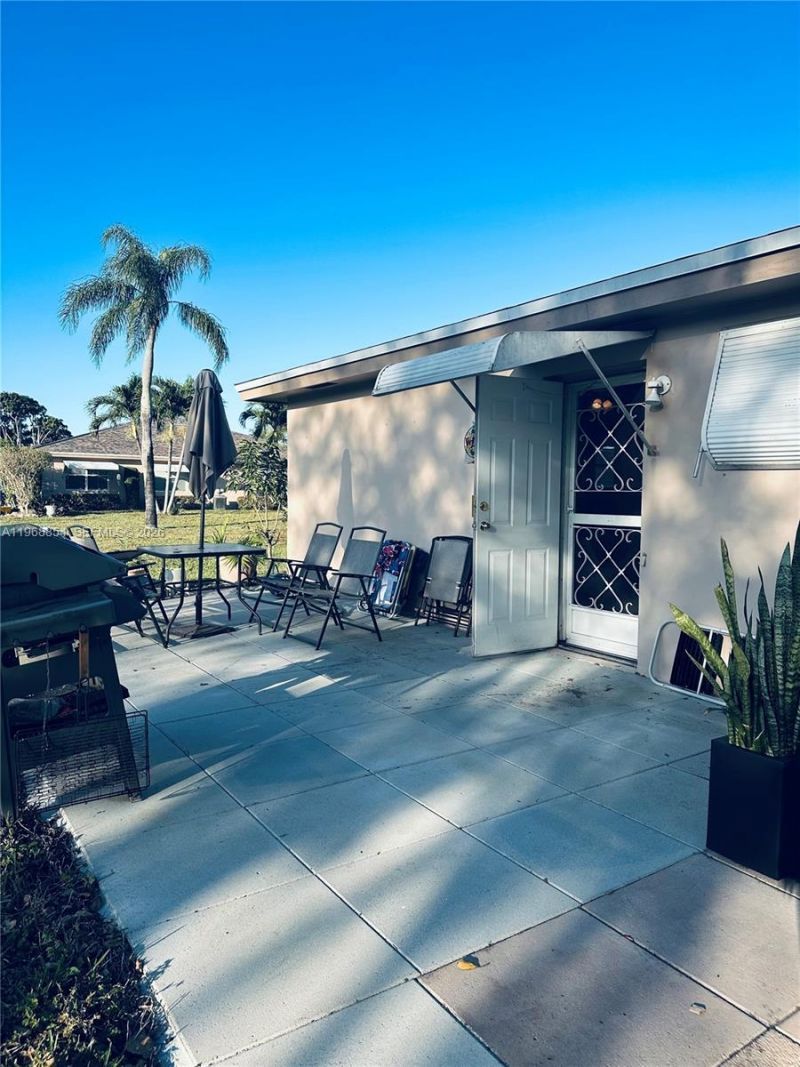 1252 W Club Dr W, Unit D, Delray Beach, FL 33445 Photo