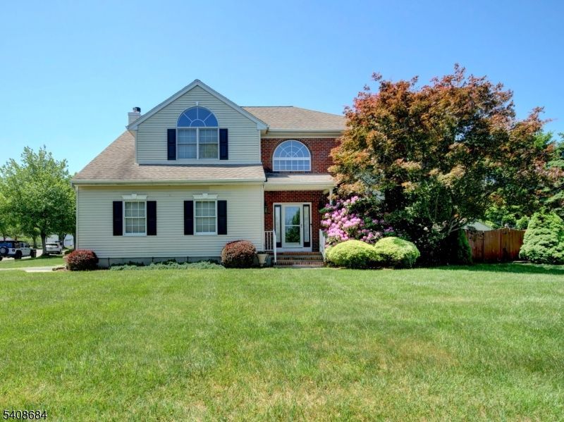 23 Cooper Dr, Roxbury, NJ 07852 Main Photo