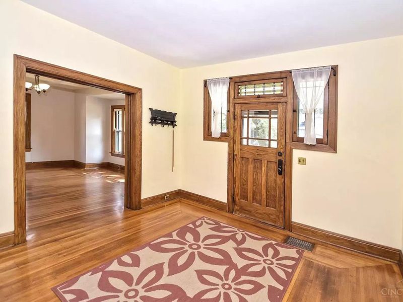 3565 Saint Charles Place, Cincinnati, OH 45208 Photo 3