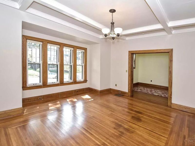 3565 Saint Charles Place, Cincinnati, OH 45208 Photo 6