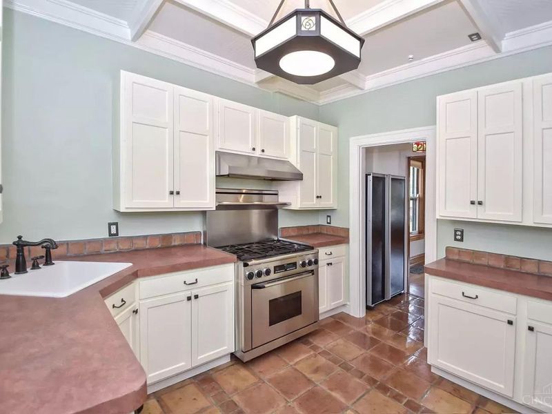 3565 Saint Charles Place, Cincinnati, OH 45208 Photo 7